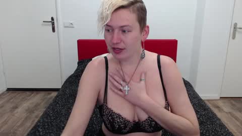 Snapshot of clittytastic chatting on 01/17/25, 08:02 Syl online show from 01/17/25, 08:02