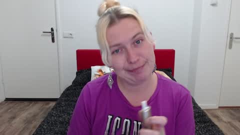 Snapshot of clittytastic chatting on 01/19/25, 06:00 Syl online show from 01/19/25, 06:00