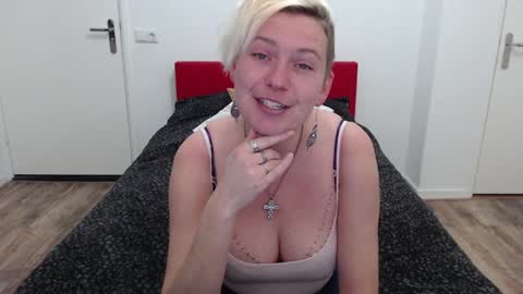 Snapshot of clittytastic chatting on 01/20/25, 08:09 Syl online show from 01/20/25, 08:09