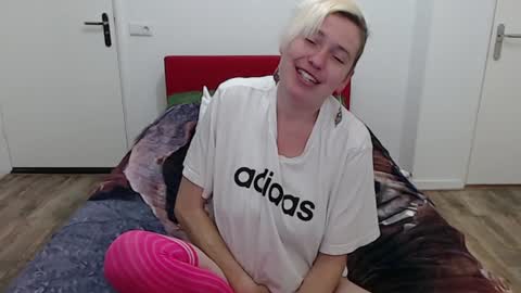 Snapshot of clittytastic chatting on 01/27/25, 01:52 Syl online show from 01/27/25, 01:52