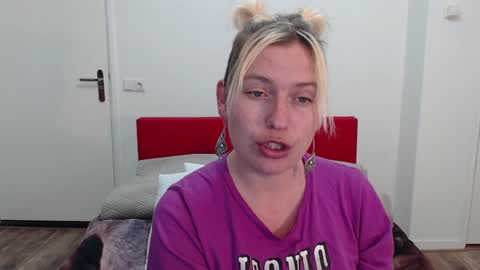 Snapshot of clittytastic chatting on 02/04/25, 12:44 Syl online show from 02/04/25, 12:44
