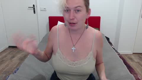 Snapshot of clittytastic chatting on 02/06/25, 09:22 Syl online show from 02/06/25, 09:22