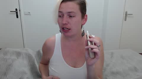 Snapshot of clittytastic chatting on 02/06/25, 06:02 Syl online show from 02/06/25, 06:02