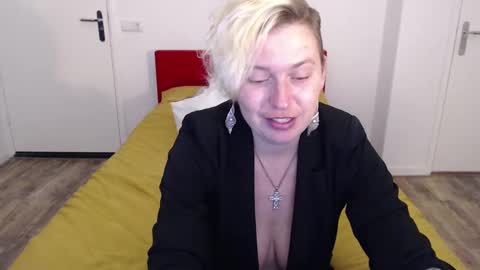 Snapshot of clittytastic chatting on 02/21/25, 02:38 Syl online show from 02/21/25, 02:38