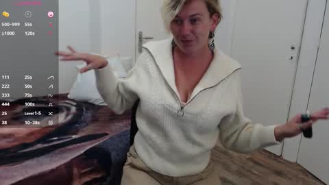 Snapshot of clittytastic chatting on 09/12/25, 08:36 Syl online show from 09/12/25, 08:36