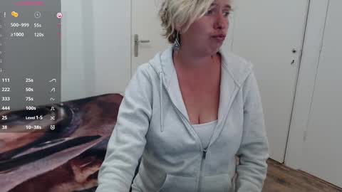Snapshot of clittytastic chatting on 09/14/25, 05:23 Syl online show from 09/14/25, 05:23