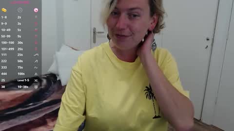 Snapshot of clittytastic chatting on 10/01/25, 07:14 Syl online show from 10/01/25, 07:14
