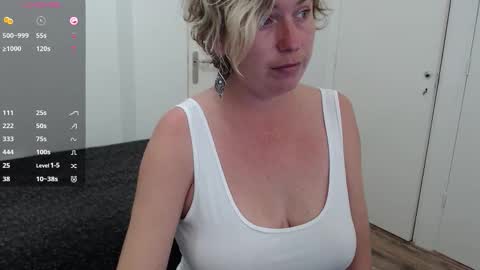 Snapshot of clittytastic chatting on 10/16/25, 07:09 Syl online show from 10/16/25, 07:09