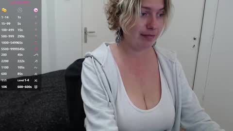 Syl  online show from 10/22/25, 01:11