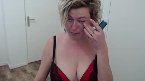 Syl  online show from 11/13/25, 08:57