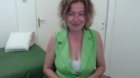 Syl  online show from 06/25/26, 05:23