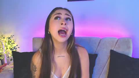 Snapshot of cloe_martinezz_ chatting on 04/29/26, 05:17 cloe_martinezz_ online show from 04/29/26, 05:17