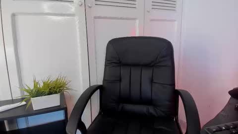 Cloe online show from 10/07/25, 03:20