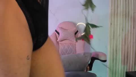 Cloe online show from 11/22/25, 03:33