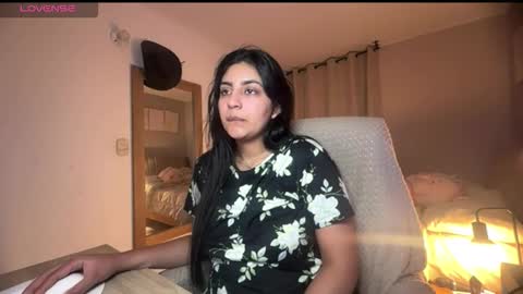 cloe small online show from 09/10/25, 07:41