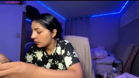 cloe small online show from 10/06/25, 03:48