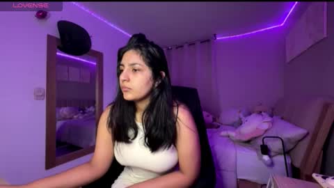 cloe small online show from 11/14/25, 08:02