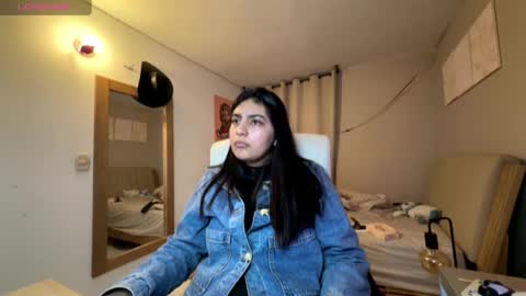 cloe small online show from 02/13/26, 01:34