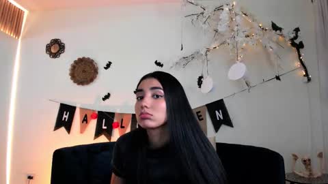 CLOE  online show from 10/14/25, 04:24