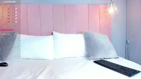 C L O E  online show from 10/01/25, 04:40