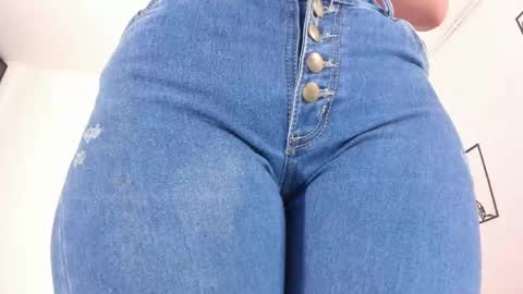 cloe online show from 03/01/25, 09:04