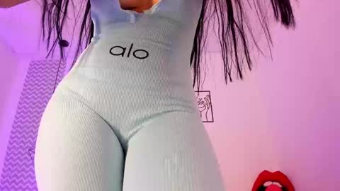 cloe online show from 10/31/25, 01:45