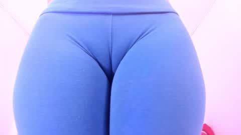 Snapshot of cloehonney chatting on 01/15/26, 07:17 cloe online show from 01/15/26, 07:17