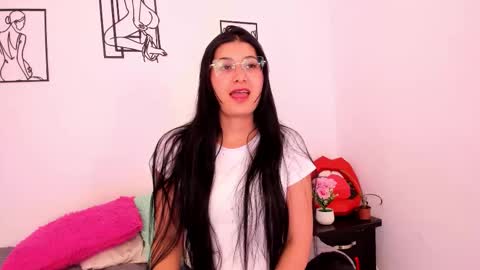 Snapshot of cloehonney chatting on 02/17/26, 06:58 cloe online show from 02/17/26, 06:58