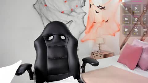 Cloe online show from 10/31/25, 11:28