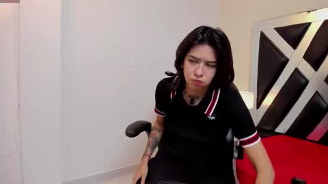 lady cloe person online show from 12/04/25, 12:03