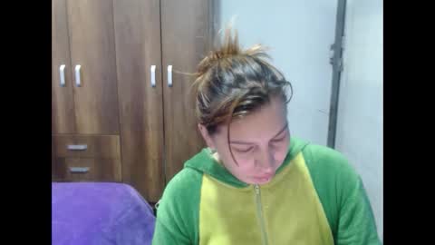 Snapshot of cloepussy chatting on 10/14/25, 03:24 cloepussy online show from 10/14/25, 03:24