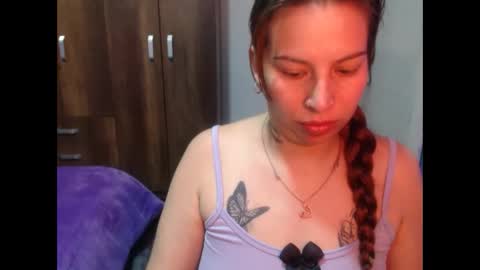 Snapshot of cloepussy chatting on 10/21/25, 02:01 cloepussy online show from 10/21/25, 02:01