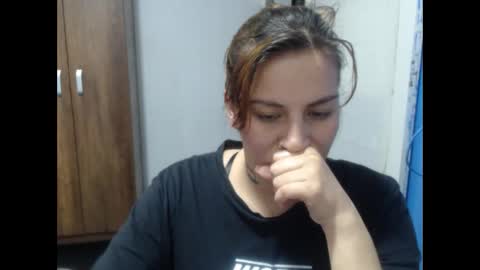 Snapshot of cloepussy chatting on 11/12/25, 06:30 cloepussy online show from 11/12/25, 06:30