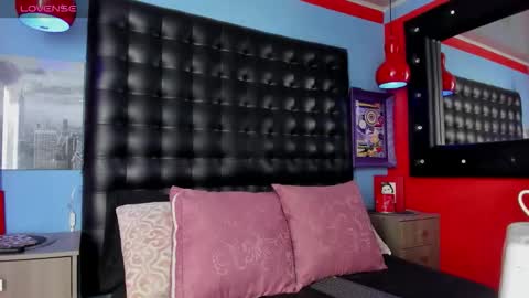 ---Cloe--- online show from 10/19/25, 08:42