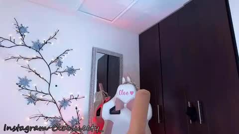 Snapshot of cloesweety chatting on 01/01/25, 12:22 CLOE online show from 01/01/25, 12:22