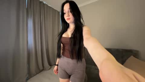 Ellie online show from 05/06/26, 04:08