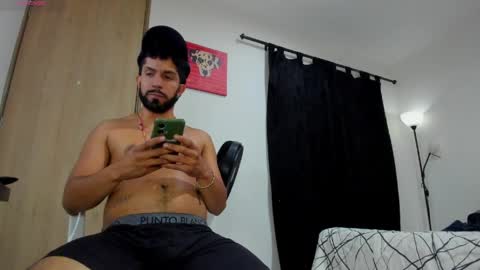 Snapshot of cloudy_pigdude chatting on 04/04/26, 01:48 CRISTIAN online show from 04/04/26, 01:48