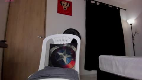 Snapshot of cloudy_pigdude chatting on 04/29/26, 04:16 CRISTIAN online show from 04/29/26, 04:16