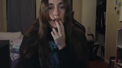 Snapshot of clover_tully chatting on 12/22/24, 09:33 Clover online show from 12/22/24, 09:33