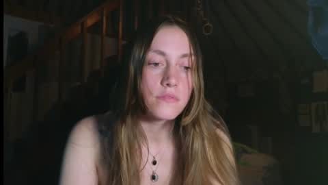 Snapshot of clover_tully chatting on 02/21/25, 06:07 Clover online show from 02/21/25, 06:07