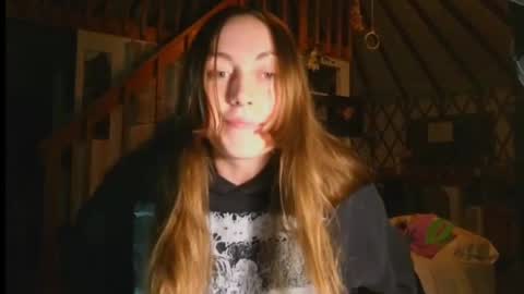 Snapshot of clover_tully chatting on 03/11/25, 04:21 Clover online show from 03/11/25, 04:21