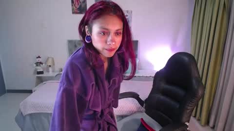 Snapshot of clown_face chatting on 01/04/25, 09:32 emely dolce online show from 01/04/25, 09:32