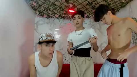 Snapshot of club_latinboys chatting on 04/14/26, 07:31 club_latinboys online show from 04/14/26, 07:31