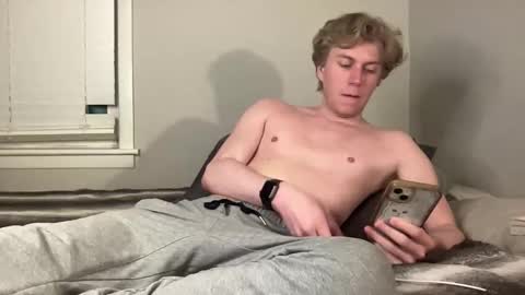 Snapshot of clydeaustin chatting on 12/14/25, 02:06 Clyde Austin online show from 12/14/25, 02:06