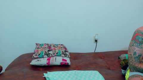 Snapshot of clydexxxbunny chatting on 12/22/24, 07:54 Clyde and Bunny online show from 12/22/24, 07:54