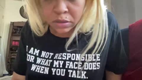 Snapshot of cocanutt_ chatting on 12/01/25, 06:24 CocaNutt online show from 12/01/25, 06:24