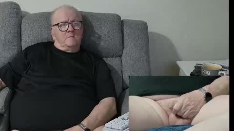 Snapshot of cockneymack51 chatting on 09/25/25, 11:41 Charlie. online show from 09/25/25, 11:41