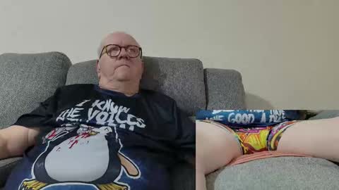 Snapshot of cockneymack51 chatting on 10/13/25, 09:31 Charlie. online show from 10/13/25, 09:31