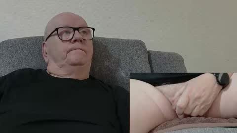 Snapshot of cockneymack51 chatting on 03/15/26, 12:33 Charlie. online show from 03/15/26, 12:33