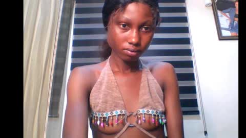 Snapshot of coco_petitqueen chatting on 01/22/25, 07:25 coco_petitqueen online show from 01/22/25, 07:25